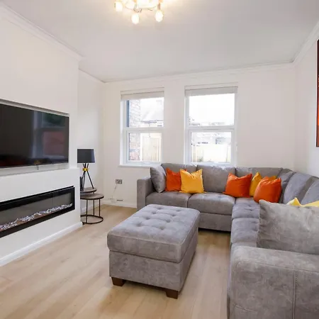 The Burton York 3 Bedroom House Sleeps 6 Экстерьер фото