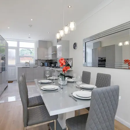 The Burton York 3 Bedroom House Sleeps 6 Экстерьер фото