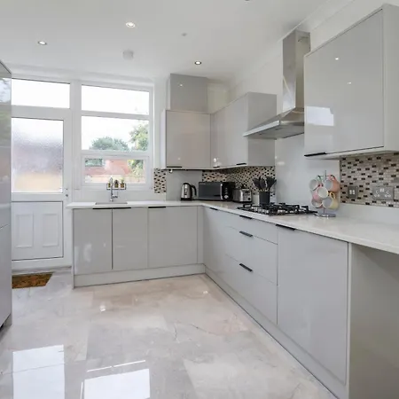 The Burton York 3 Bedroom House Sleeps 6 Экстерьер фото